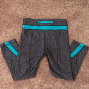 EUC Lululemon Inspire crop sz. 4